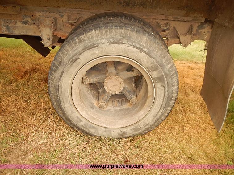 image for item J3111 1983 Chevrolet C60 grain truck