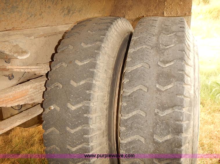 image for item J3111 1983 Chevrolet C60 grain truck