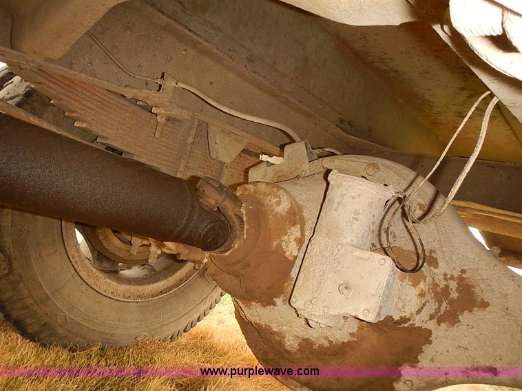 image for item J3111 1983 Chevrolet C60 grain truck