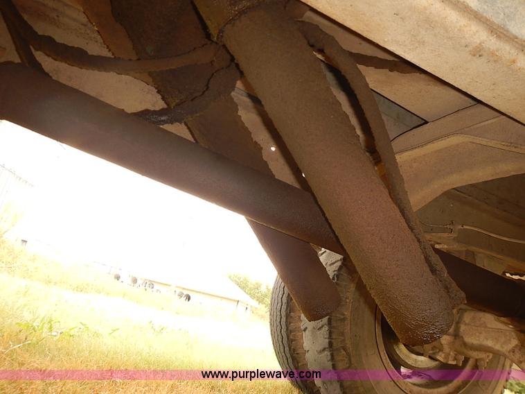 image for item J3111 1983 Chevrolet C60 grain truck