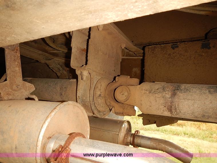 image for item J3111 1983 Chevrolet C60 grain truck