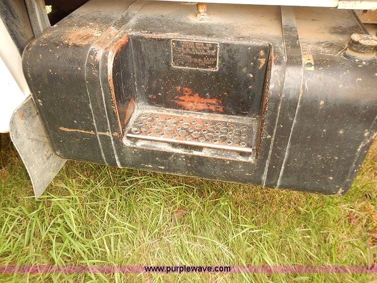 image for item J3111 1983 Chevrolet C60 grain truck