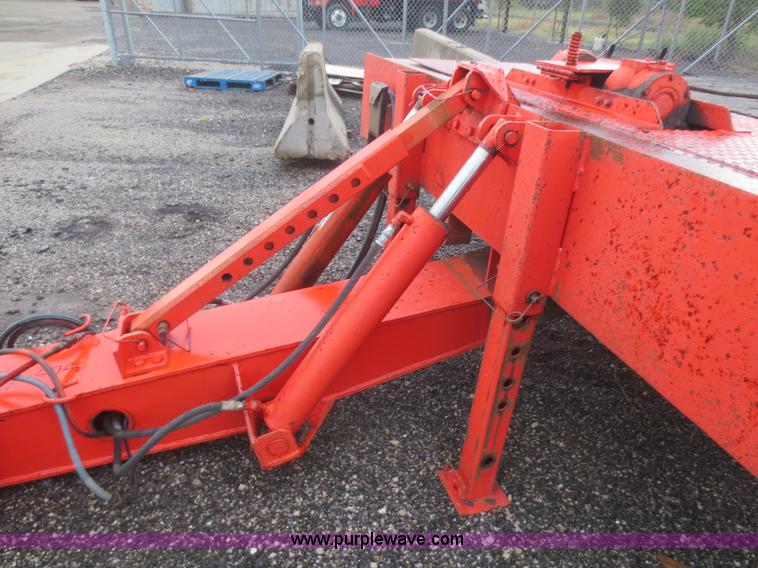 image for item AZ9173 1988 Landoll 345-31 tilt deck equipment trailer