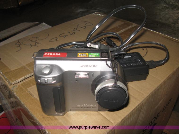 image for item BE9030 (2) Sony Mavica digital cameras