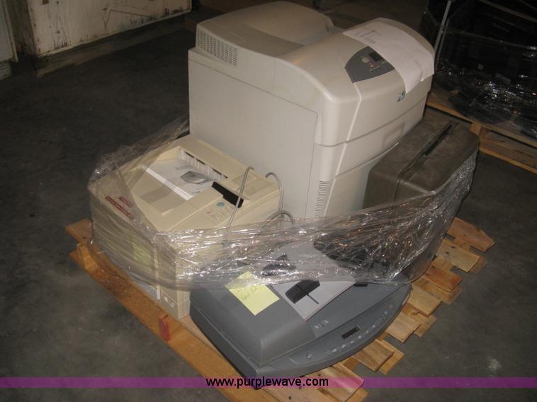 image for item BE9040 Assorted electronics