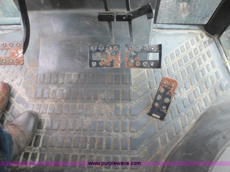 image for item D2162 2003 Massey Ferguson 4345 tractor