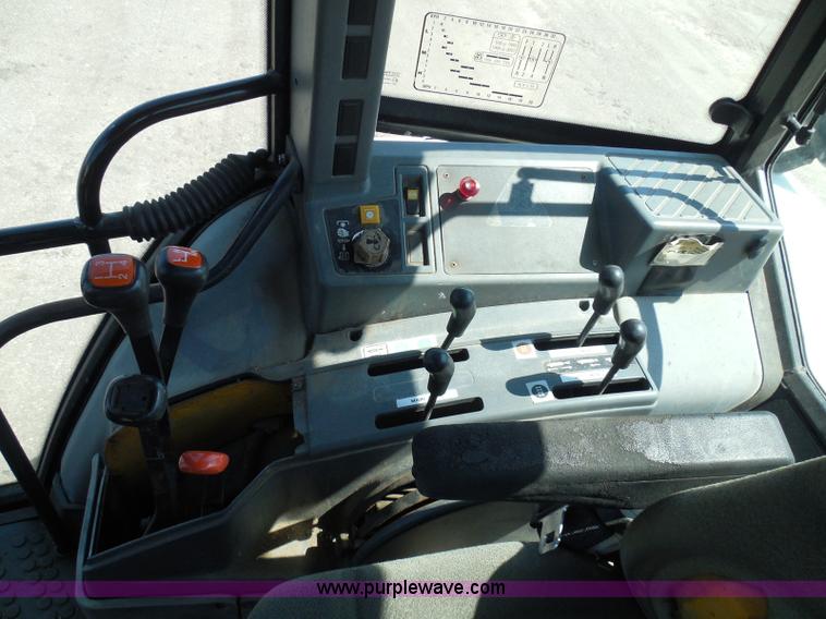 image for item E7948 1995 New Holland 6640 tractor