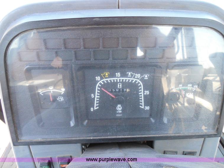 image for item E7948 1995 New Holland 6640 tractor