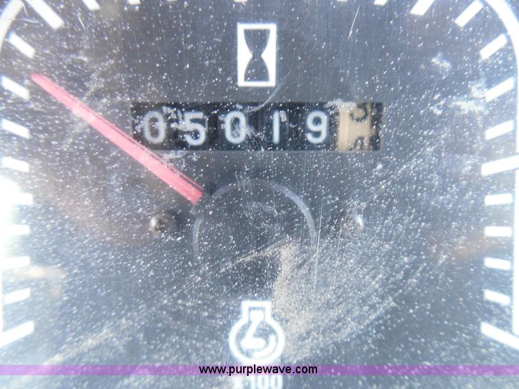 image for item E7948 1995 New Holland 6640 tractor