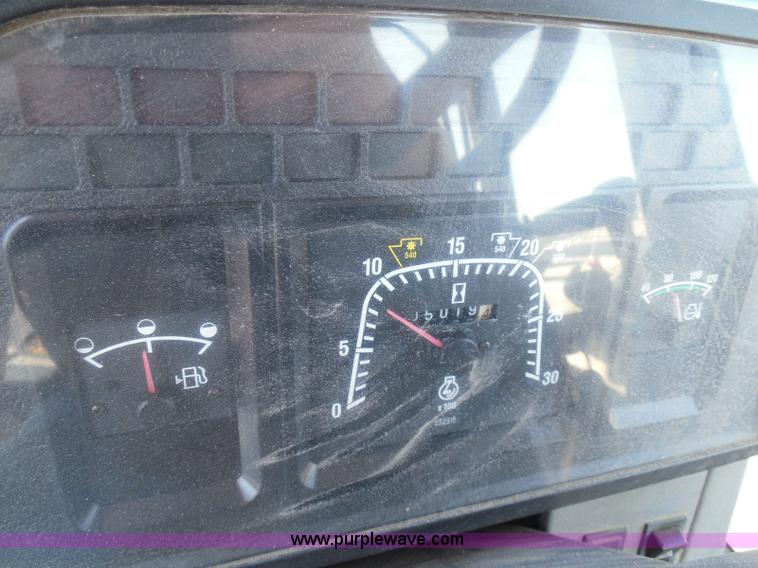 image for item E7948 1995 New Holland 6640 tractor