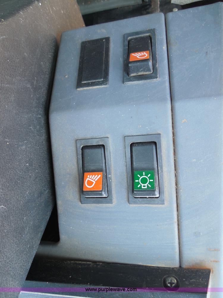 image for item E7948 1995 New Holland 6640 tractor