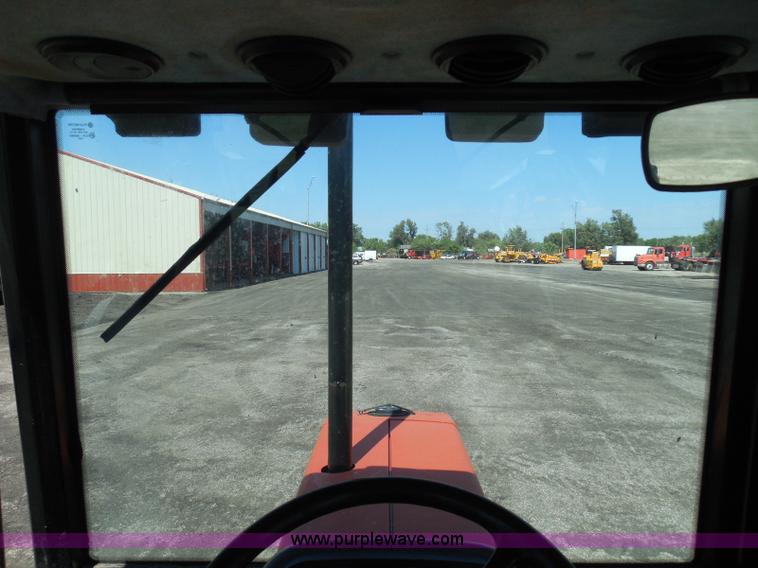 image for item E7948 1995 New Holland 6640 tractor