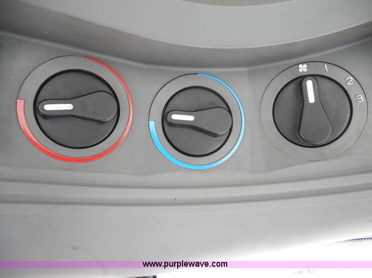 image for item E7948 1995 New Holland 6640 tractor