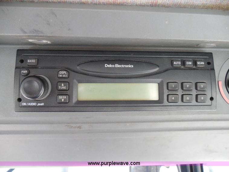 image for item E7948 1995 New Holland 6640 tractor