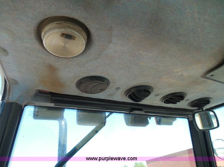 image for item E7948 1995 New Holland 6640 tractor