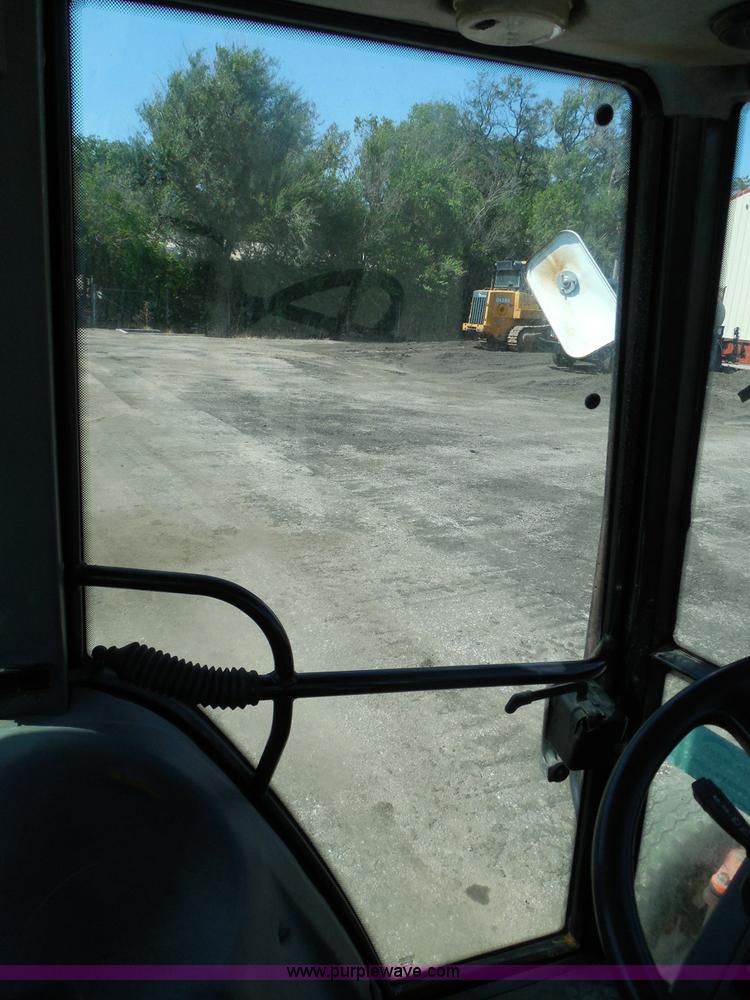 image for item E7948 1995 New Holland 6640 tractor