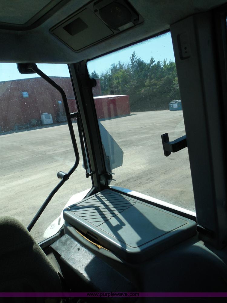 image for item E7948 1995 New Holland 6640 tractor