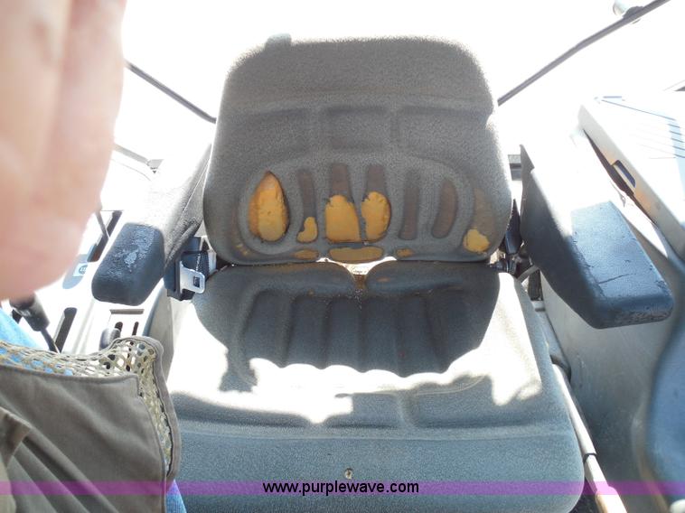 image for item E7948 1995 New Holland 6640 tractor