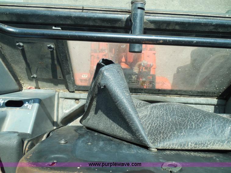 image for item E7948 1995 New Holland 6640 tractor