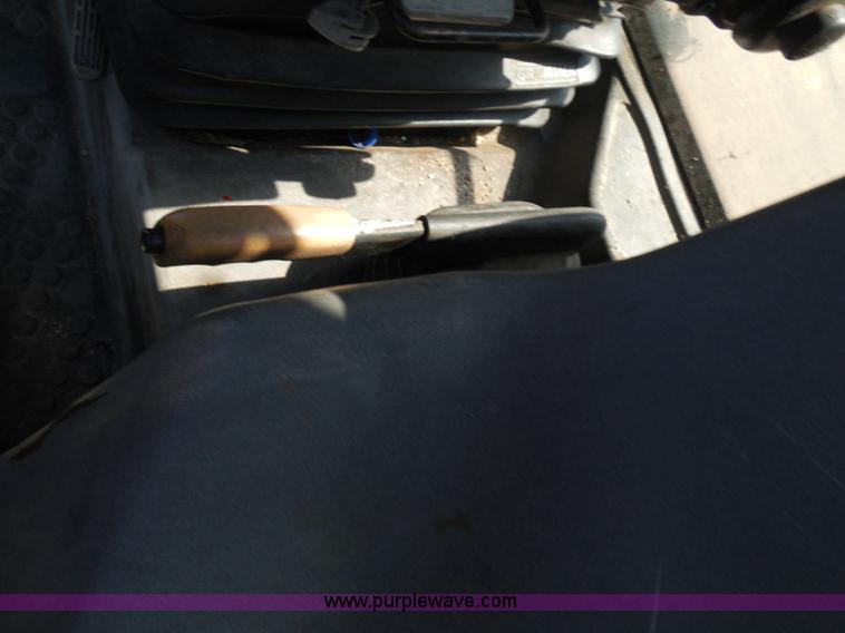 image for item E7948 1995 New Holland 6640 tractor