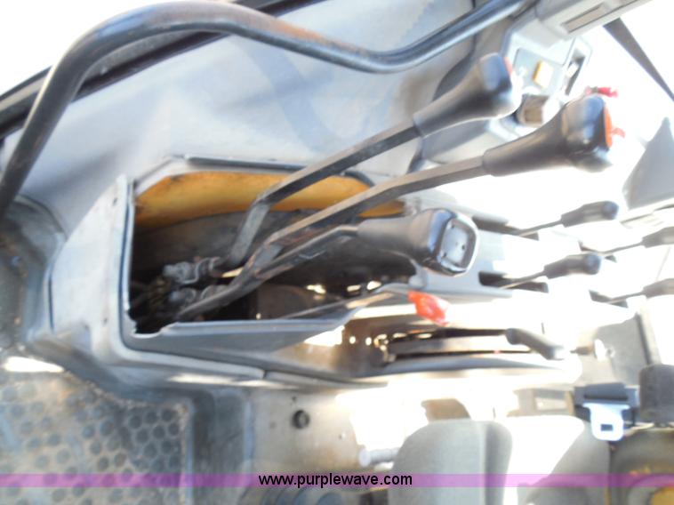 image for item E7948 1995 New Holland 6640 tractor