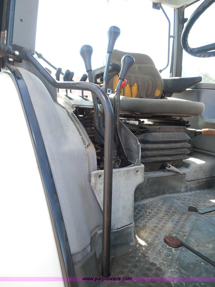 image for item E7948 1995 New Holland 6640 tractor