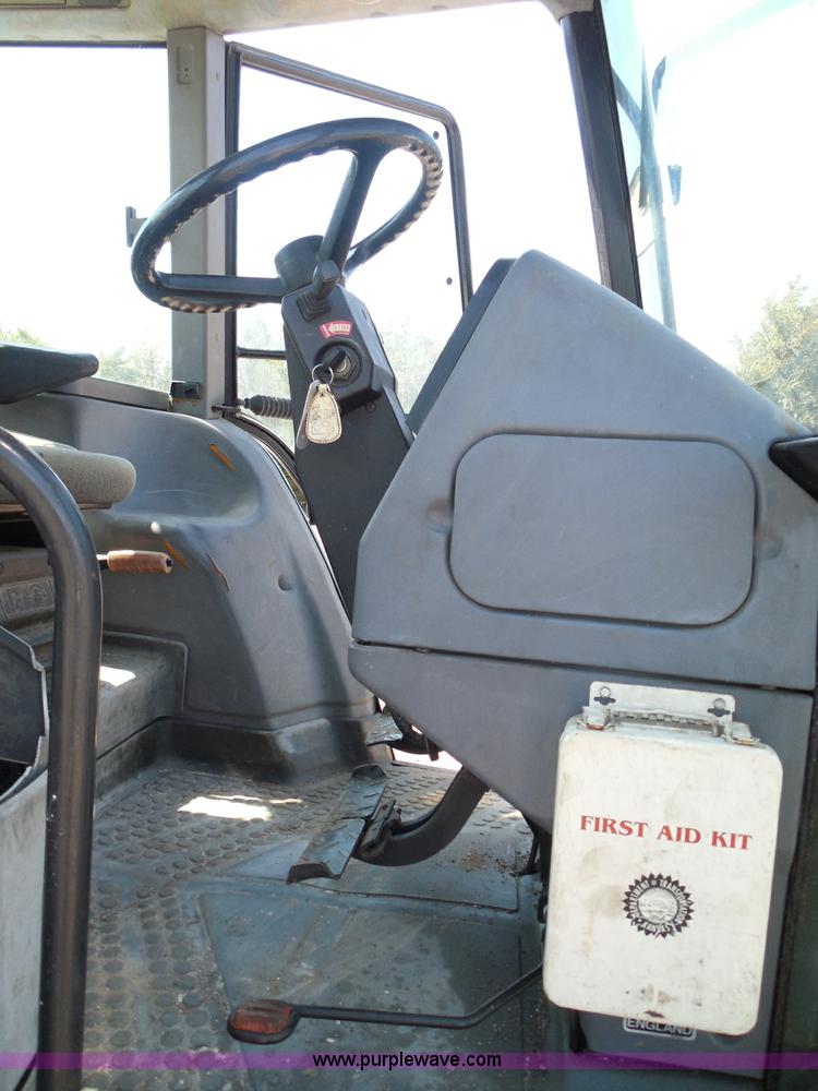 image for item E7948 1995 New Holland 6640 tractor