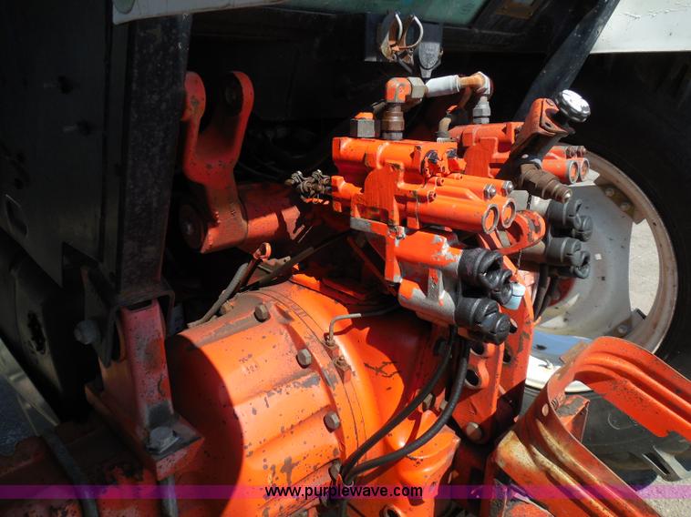 image for item E7948 1995 New Holland 6640 tractor