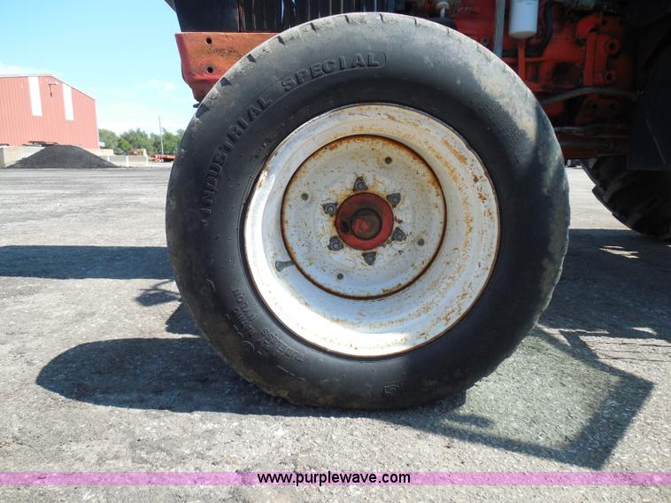 image for item E7948 1995 New Holland 6640 tractor