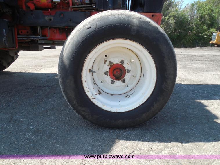 image for item E7948 1995 New Holland 6640 tractor