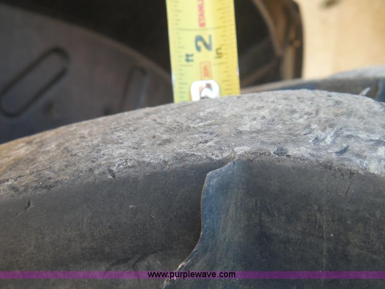 image for item E7948 1995 New Holland 6640 tractor