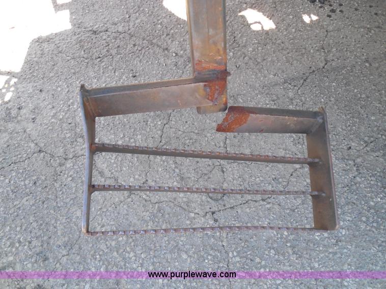 image for item E7949 1995 New Holland 6640 tractor