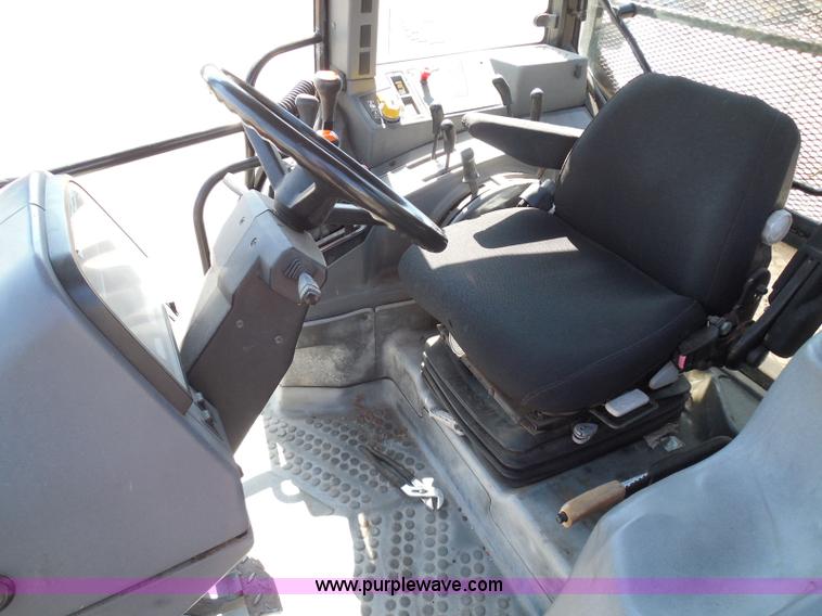 image for item E7949 1995 New Holland 6640 tractor