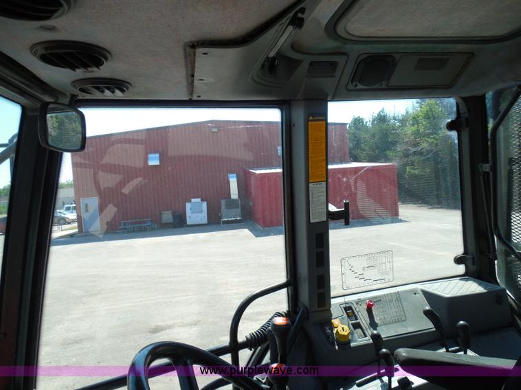 image for item E7949 1995 New Holland 6640 tractor