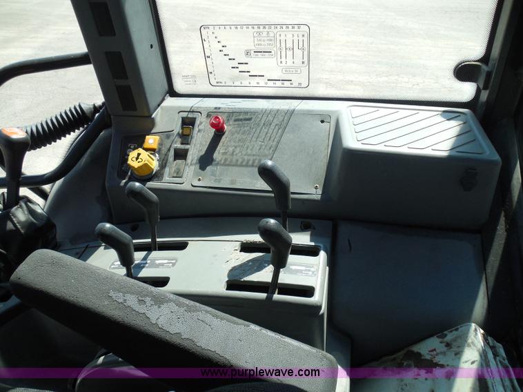 image for item E7949 1995 New Holland 6640 tractor