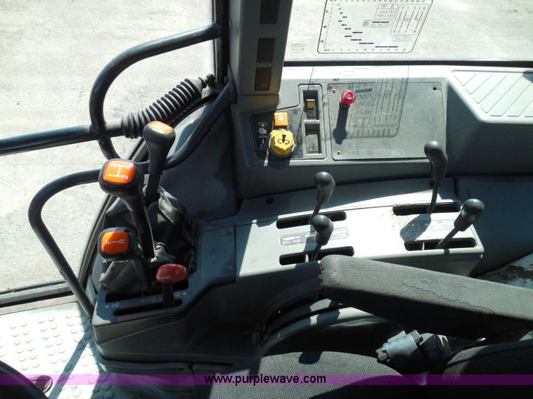 image for item E7949 1995 New Holland 6640 tractor