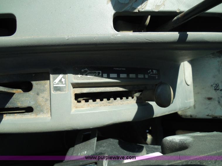 image for item E7949 1995 New Holland 6640 tractor