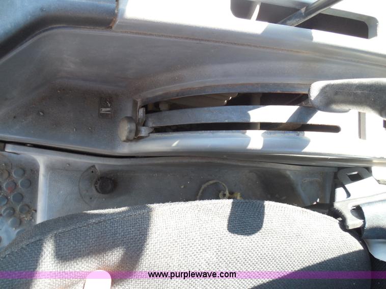 image for item E7949 1995 New Holland 6640 tractor