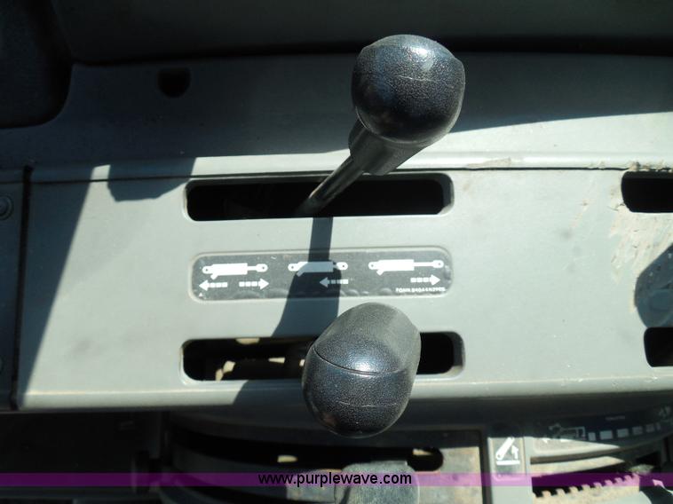 image for item E7949 1995 New Holland 6640 tractor