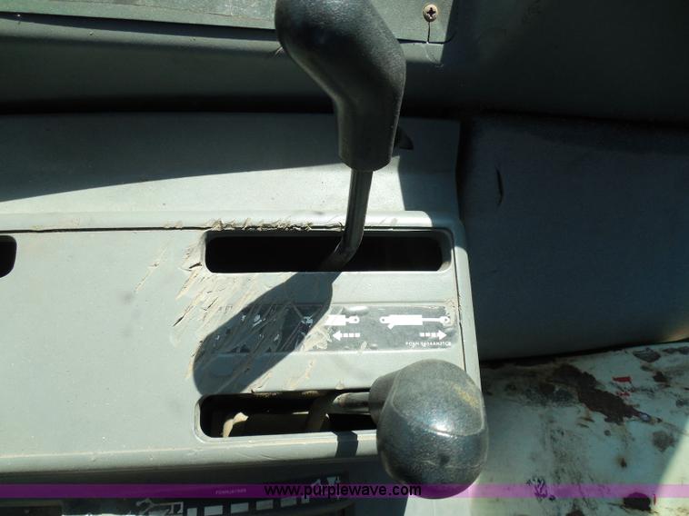 image for item E7949 1995 New Holland 6640 tractor