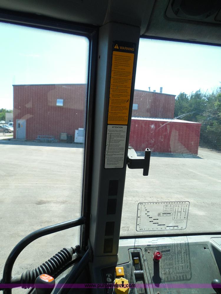 image for item E7949 1995 New Holland 6640 tractor