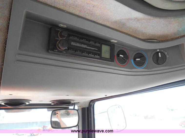 image for item E7949 1995 New Holland 6640 tractor