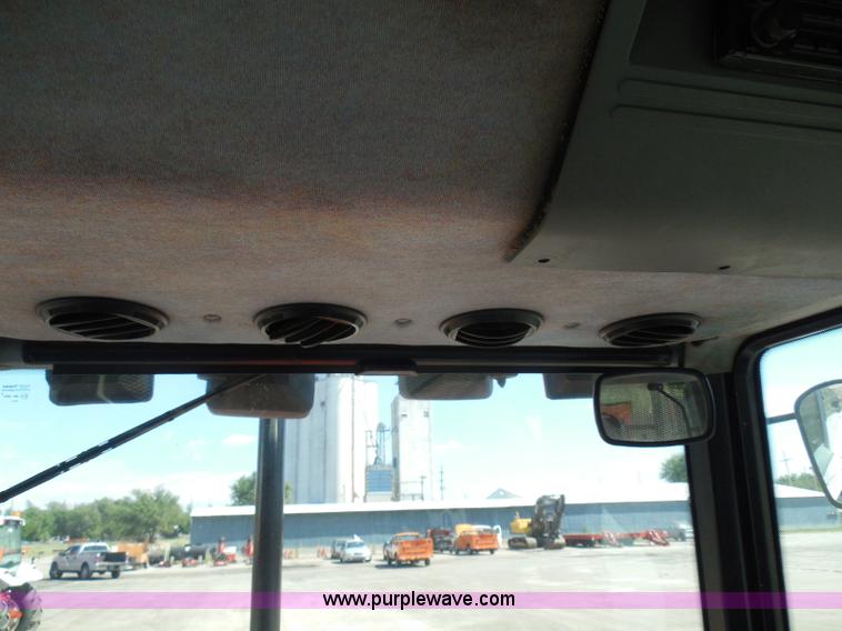 image for item E7949 1995 New Holland 6640 tractor