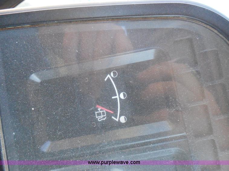 image for item E7949 1995 New Holland 6640 tractor