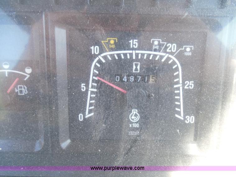 image for item E7949 1995 New Holland 6640 tractor