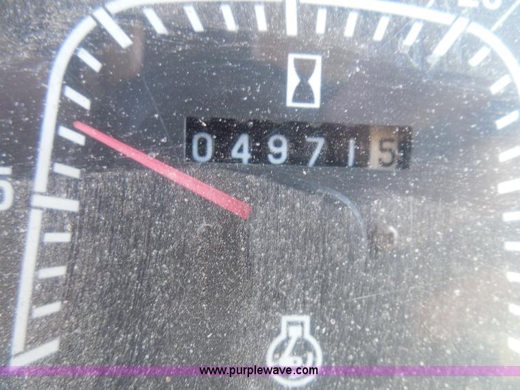 image for item E7949 1995 New Holland 6640 tractor