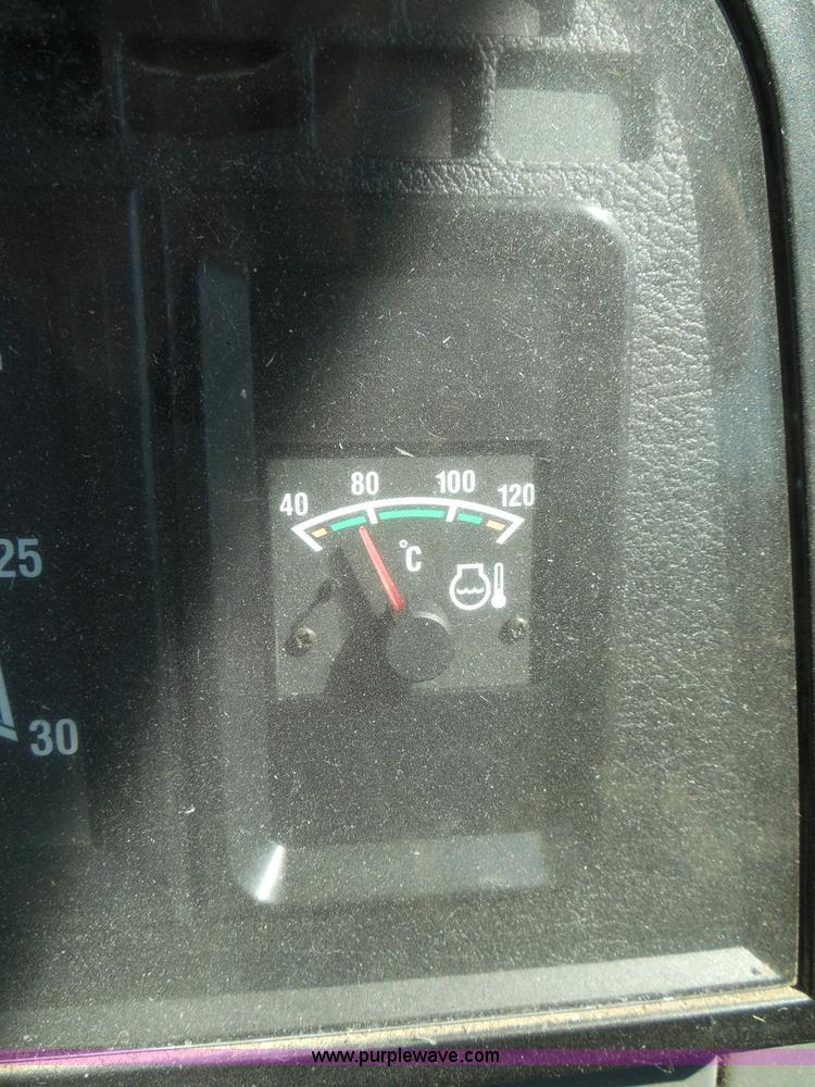 image for item E7949 1995 New Holland 6640 tractor