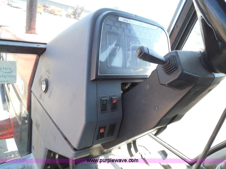 image for item E7949 1995 New Holland 6640 tractor