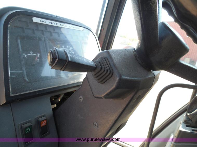 image for item E7949 1995 New Holland 6640 tractor