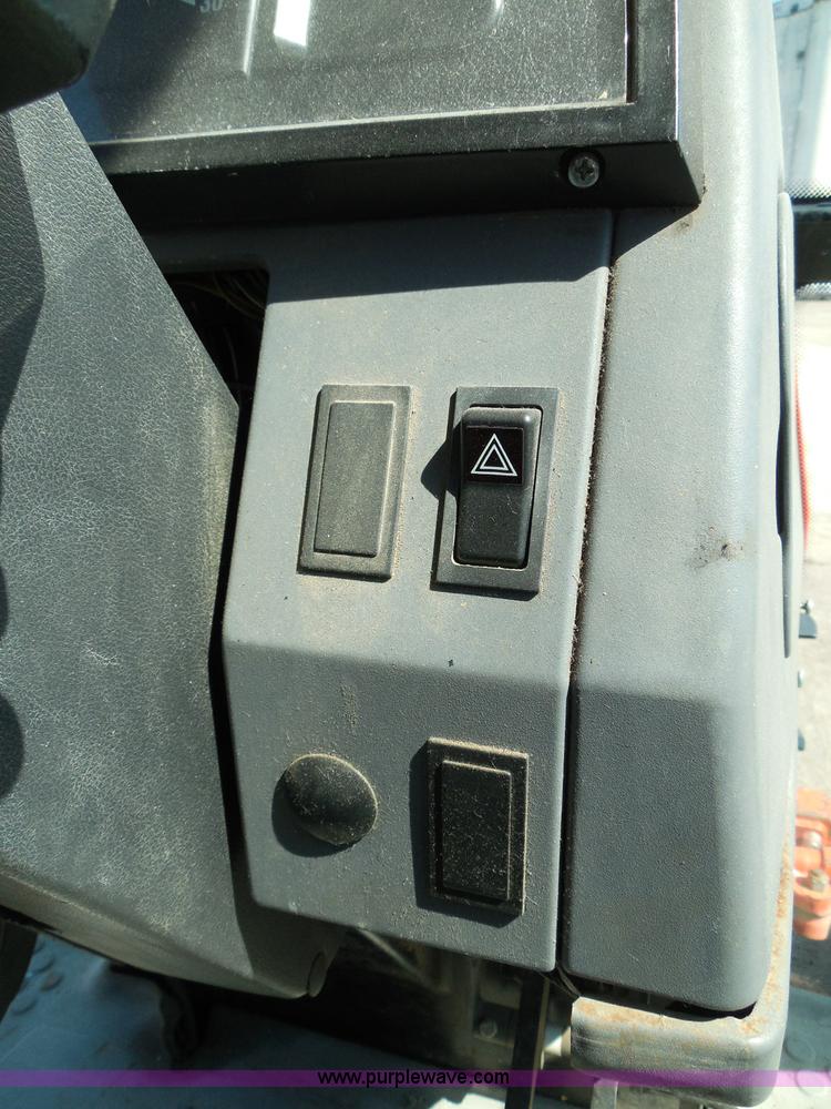 image for item E7949 1995 New Holland 6640 tractor